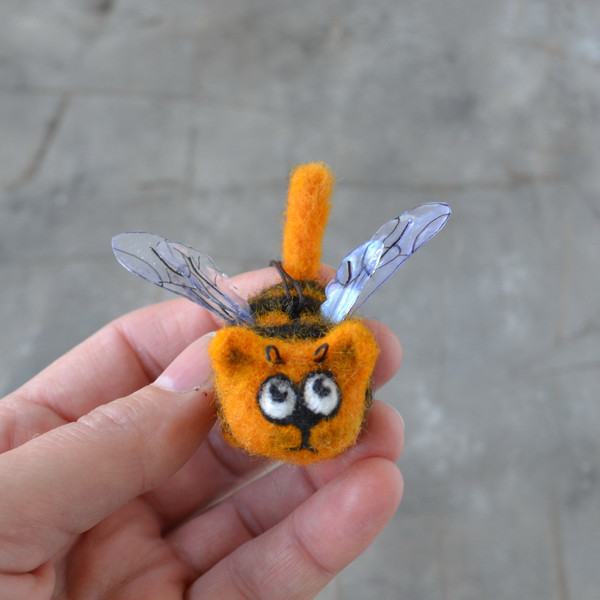 Cat-bee-with-wings-3d-keychain-Handmade-needle-felted-cute-bag-charm 5