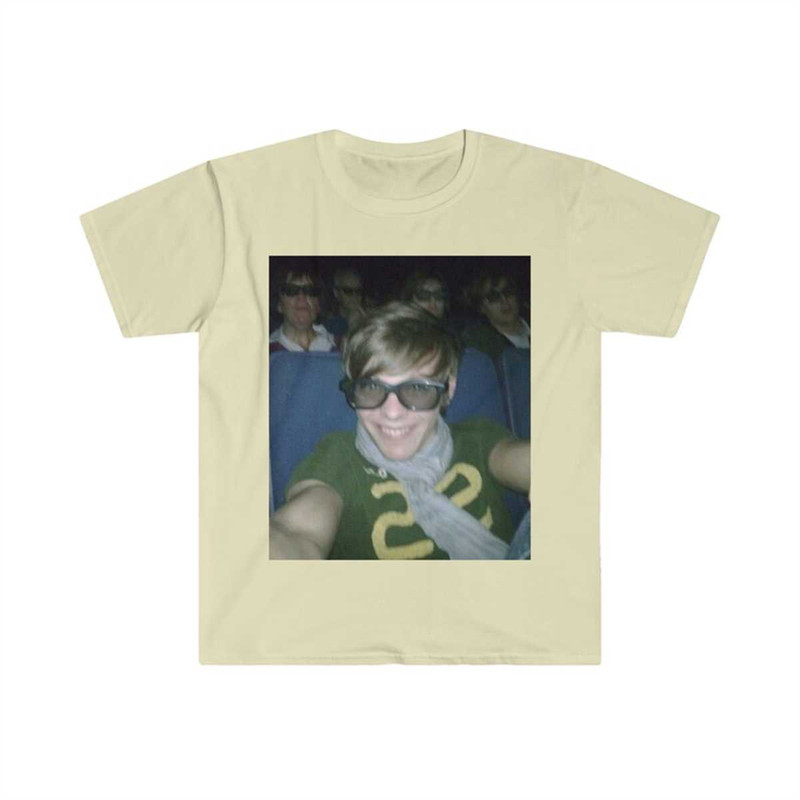 MR-225202311125-louis-tomlinson-movie-theatre-selfie-meme-tshirt-cursed-one-image-1.jpg