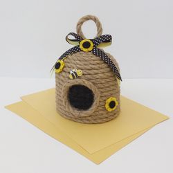 Bee Hive, Small 6" Bee Skep, Honey Bee House, Jute Twine Bumble Bee Hive, Honey Bee Decor, Wedding Decor, Party Tablepie