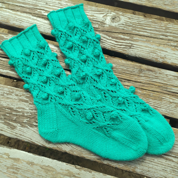Beautiful-warm-knitted-winter-socks-2