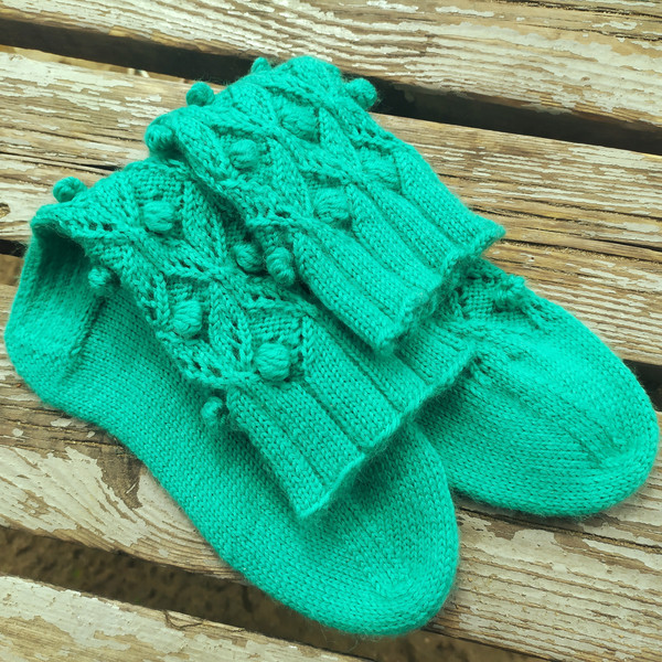 Beautiful-warm-knitted-winter-socks-3