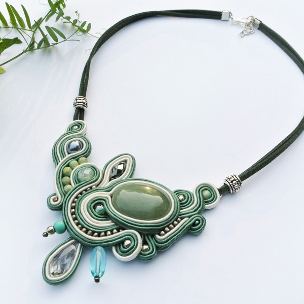 Soutache-embroidered-necklace