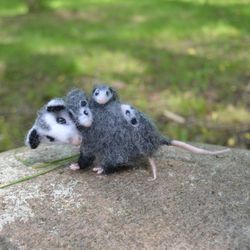 Opossum mommy with babies figurine Needle felted realistic opossum gift Collectible cute sculpture Wool miniature animal