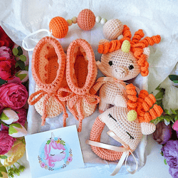 baby gift box unicorn. baby booties, rattle unicorn, stroller toy. gift set for newborns. crochet baby unicorn. baby set