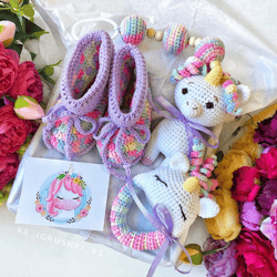 Baby gift box unicorn. Baby booties, rattle unicorn, stroller toy. Gift set for newborns. Crochet baby unicorn. Baby set