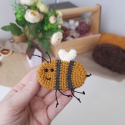 Amigurumi Bee crochet pattern. Mini bee keychain crochet pattern