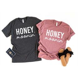 honeymoonin shirt,just married shirt,bride and groom shirt,honeymoon shirts,couples shirts,wedding shirt,wife and hubs s