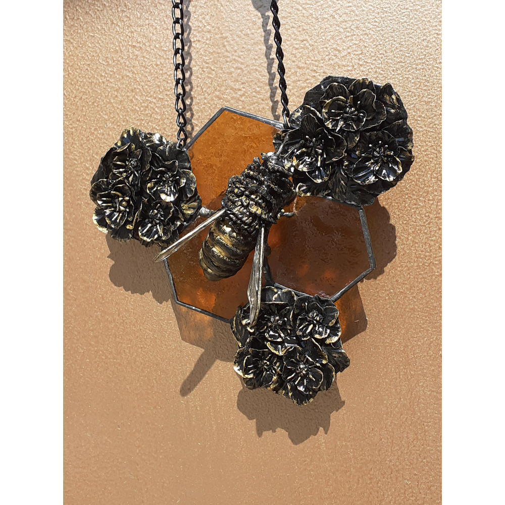 Stained Glass Bee Suncatcher Honeybee Stained Glass Plant Polymer Clay Honeycomb Decoration Lily Flower Ornament 1