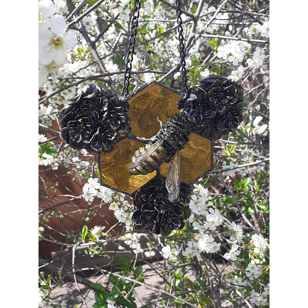 Stained Glass Bee Suncatcher Honeybee Stained Glass Plant Polymer Clay Honeycomb Decoration Lily Flower Ornament 2