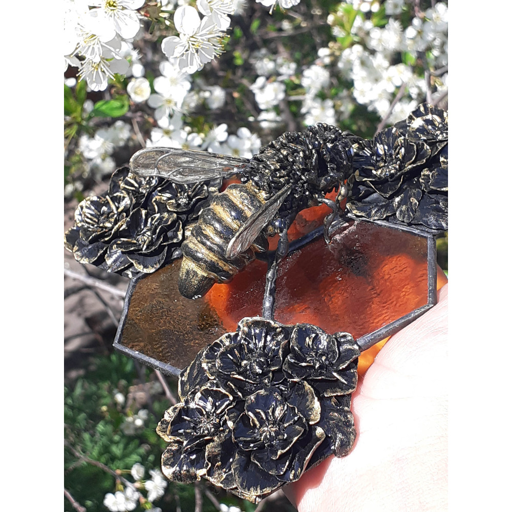 Stained Glass Bee Suncatcher Honeybee Stained Glass Plant Polymer Clay Honeycomb Decoration Lily Flower Ornament 4