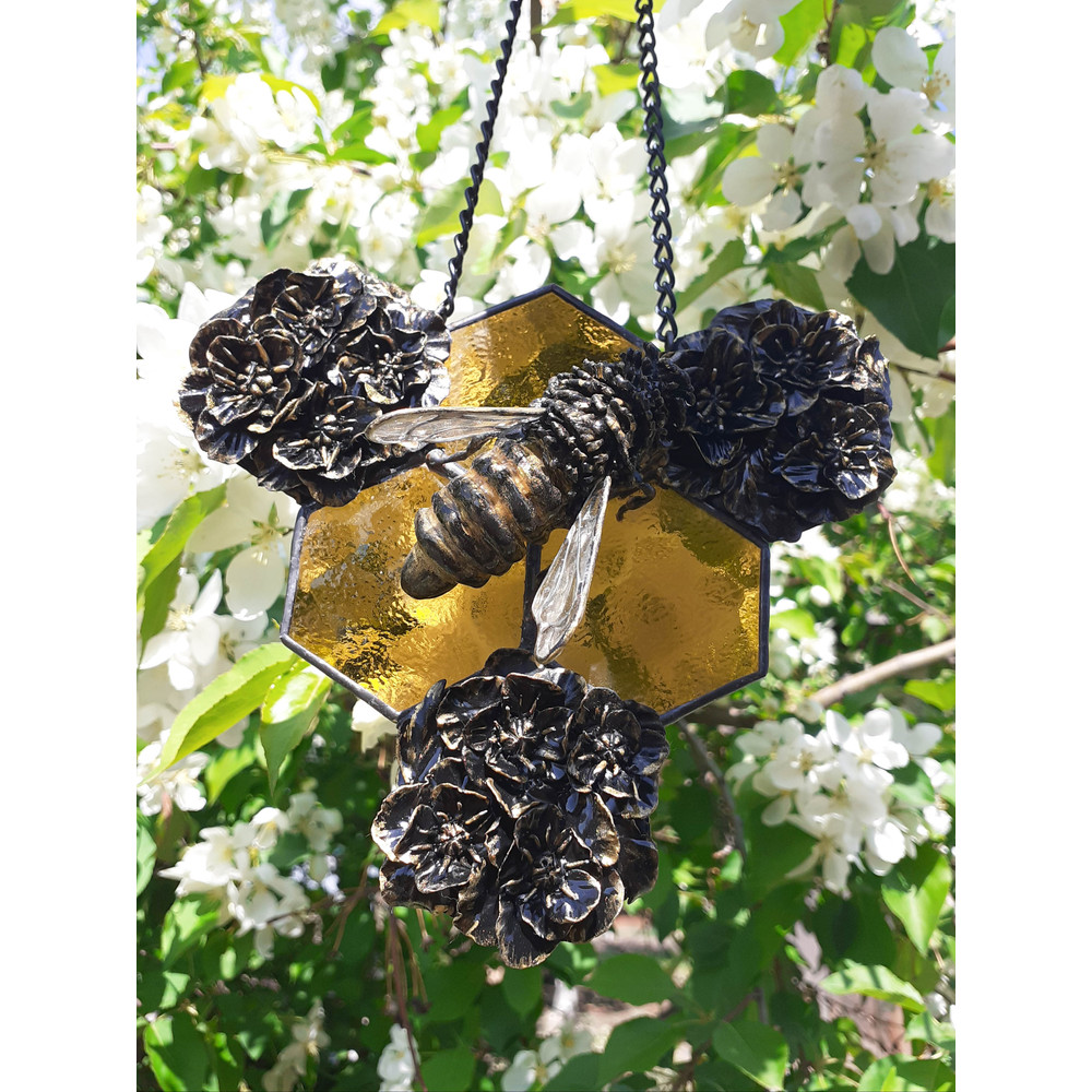 Stained Glass Bee Suncatcher Honeybee Stained Glass Plant Polymer Clay Honeycomb Decoration Lily Flower Ornament 5