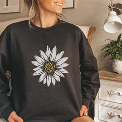 daisy shirt, botanical nature wildflower shirt, boho shirt, floral t-shirt gift, birth month flower women's sweatshirt,
