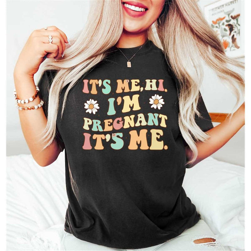 MR-2952023191717-its-me-hi-im-pregnant-its-me-shirt-retro-image-1.jpg