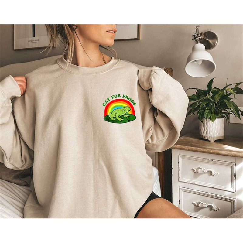 MR-2952023192156-retro-rainbow-frog-sweatshirt-funny-lgbtq-pride-shirt-trans-image-1.jpg