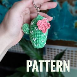 Easy crochet pattern cactus keychain accessories. Kawaii tutorial. DIY crochet decorations