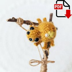 Tiny Spider knitting pattern. Knitted insect step by step tutorial. DIY miniature. English and Russian PDF.