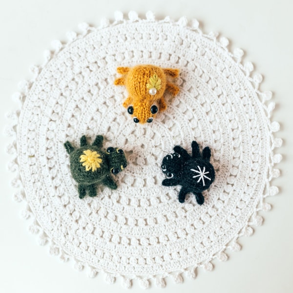 Tiny Spider knitting pattern. Knitted insect step by step tu | Inspire ...