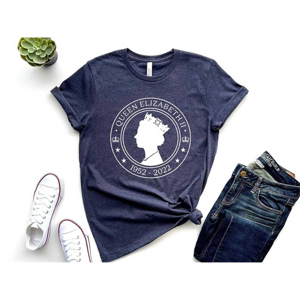 MR-3152023103711-rip-queen-elizabeth-ii-shirt-the-queens-platinum-shirt-image-1.jpg