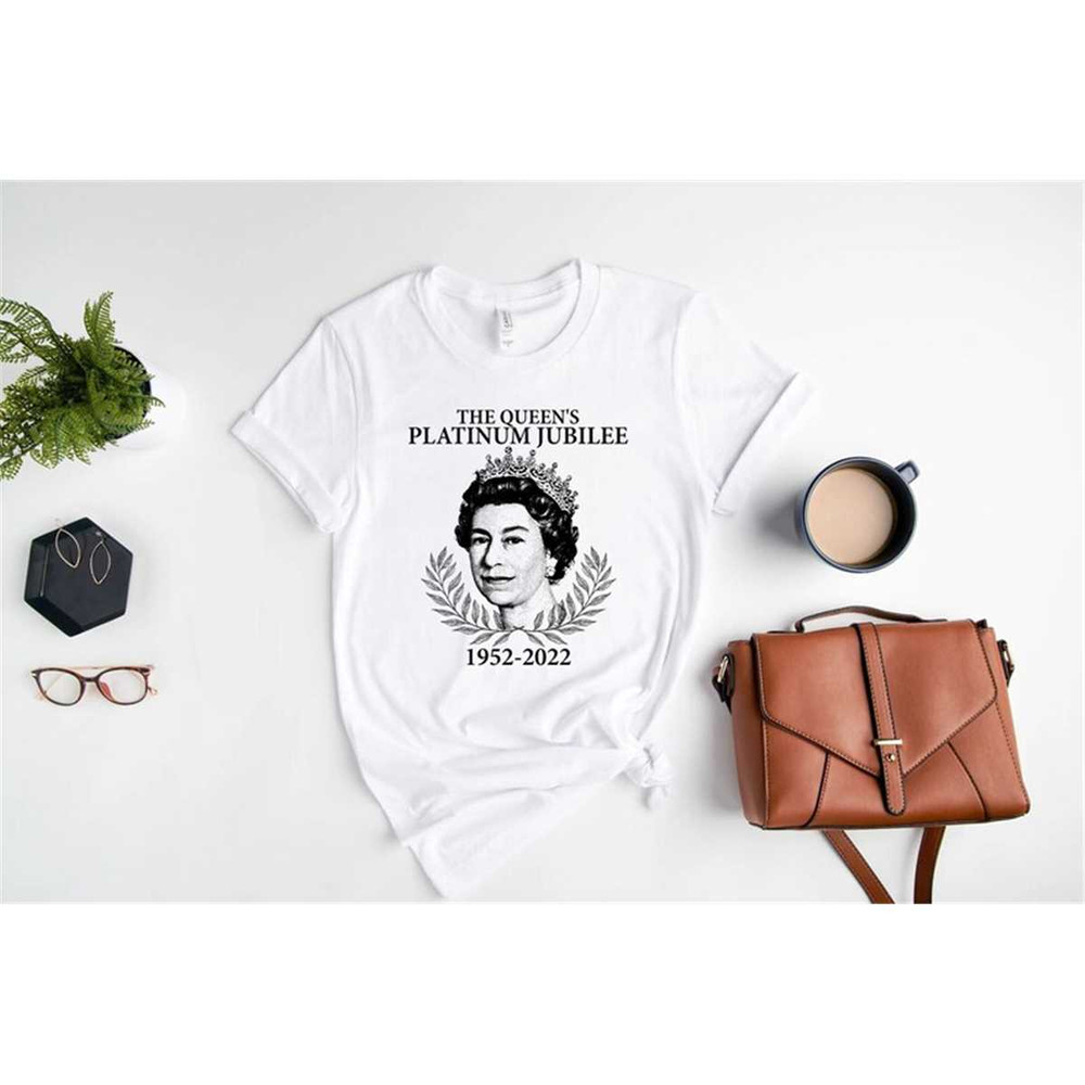 MR-3152023112648-platinum-jubilee-2022-queen-elizabeth-ii-shirt-the-queen-of-image-1.jpg