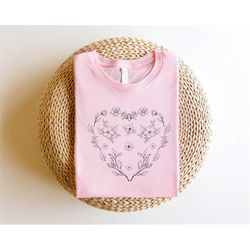 flower heart shirt, cute floral women shirt, wildflowers shirt, gift for women, floral ladies shirts, best friend gift,