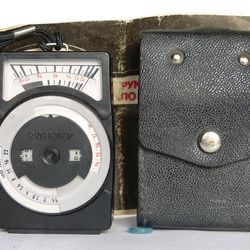 Leningrad 8 light meter exposure meter USSR with lace leather case manual working