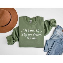 it's me hi i'm the doctor shirt, funny doctor sweatshirt, christmas doctor sweater, doctor pullover crewneck shirt, doct