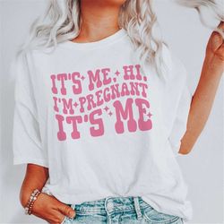 funny maternity t-shirt for pregnancy announcement - 'it's me' hi, i'm pregnant - comfort colors - baby reveal gift for
