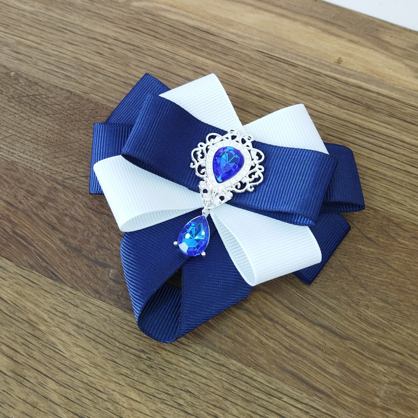 Bow-tie-pin-with-blue-crystal