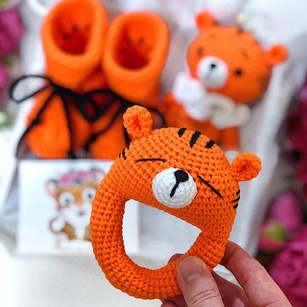Crochet Rattle Tiger Baby gift box tiger. Baby crochet booties, rattle tiger, str - Inspire ...