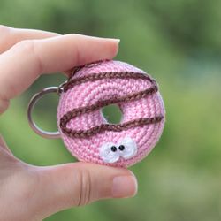 Donut keychain crochet pattern, crochet charm for bag, DIY