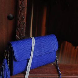 Genuine python skin classy bright blue ultramarine flat clutch with shoulder chain | elegant evening women purse