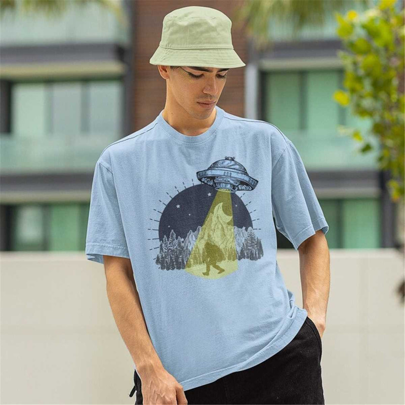 MR-362023191941-bigfoot-ufo-shirt-graphic-teesgraphic-hoodiesalien-image-1.jpg
