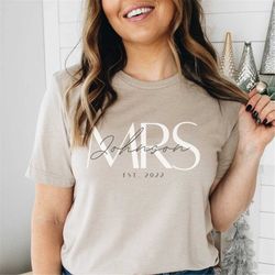 personalized gift for bride, custom bridal gift, customized wedding gift, bride to be gift, bride tshirt, future mrs. te