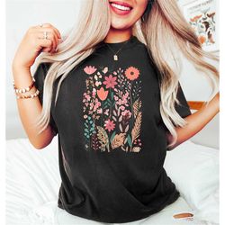 retro comfort boho wildflowers shirt, nature woman crewneck, boho floral cottagecore shirt, vintage botanical tshirt, y2
