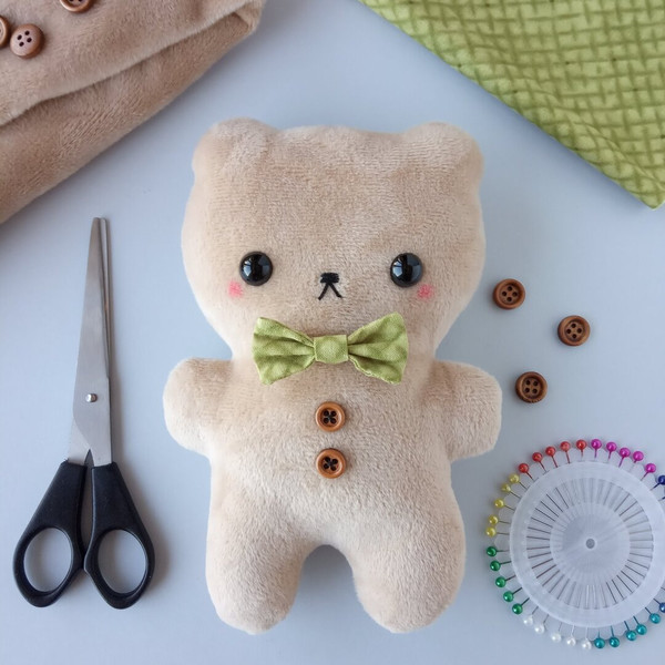 handmade-plush-bear-small-sewing-project