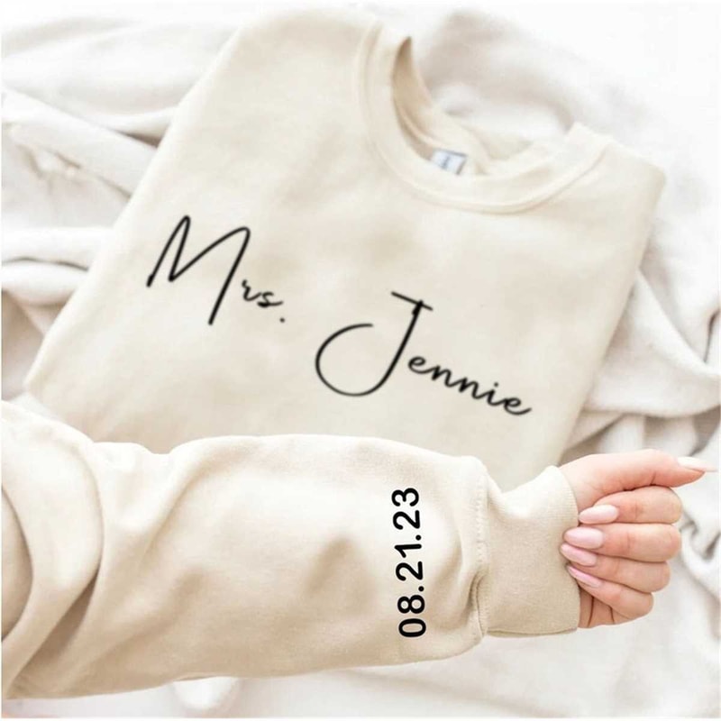 MR-76202392636-personalized-mrs-sweatshirt-bridal-last-name-with-date-gift-image-1.jpg