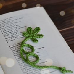 free chestnut leaf crochet pattern, mini chestnut leaf tutorial, diy tiny chestnut leaf