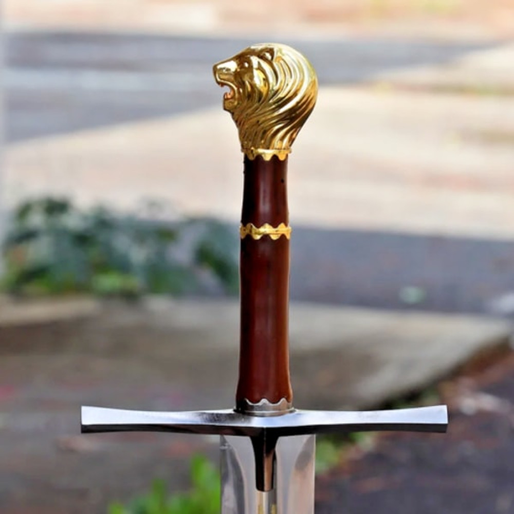 Chronicles-of-Narnia-Prince-Sword-Replica-in-Gold-with-Wall-Plaque-Chronicles-of-Narnia-Delight-USA-Vanguard (2).jpg