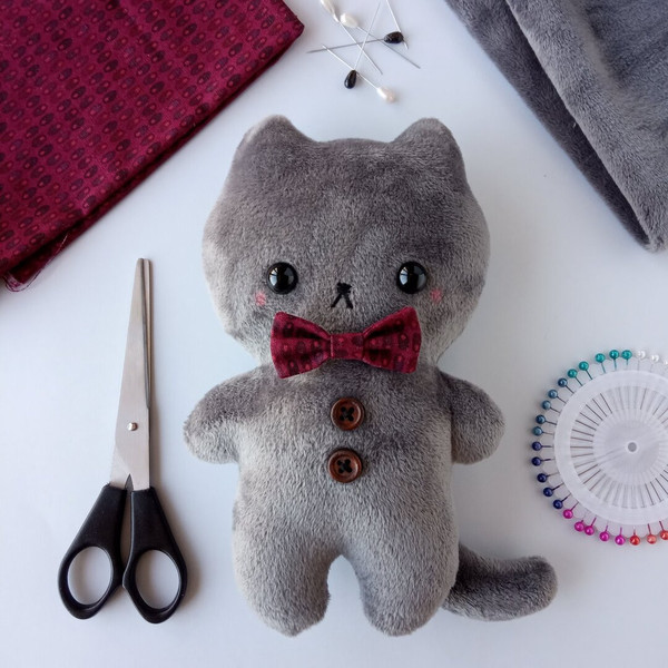 handmade-plush-toy-cat-easy-sewing-project