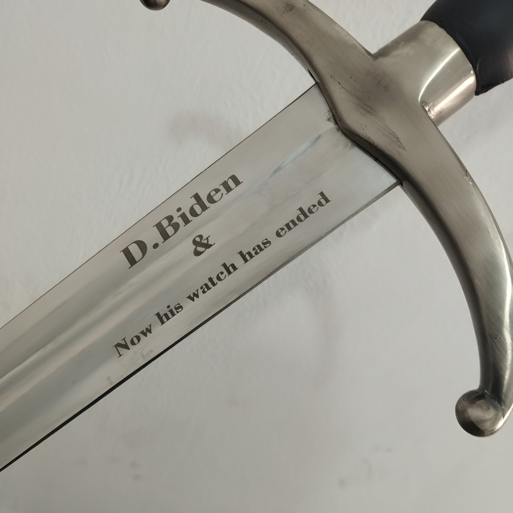 Game-of-Thrones-Long-Claw-Jon-Snow's-Sword-Replica-Complete-with-Wall-Plaque-and-Leather-Sheath (2).jpg