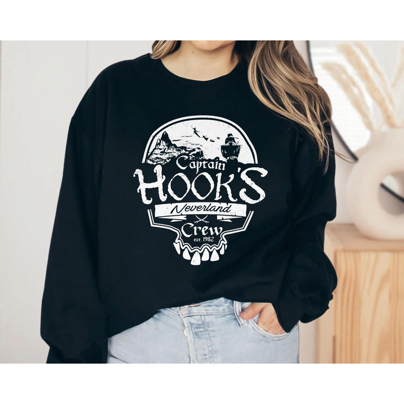 Retro Captain Hook Neverland Crew Shirt  Peter Pan Villains Skull Disney Tee  Pirates Of The Caribbean T-shirt Disneyland Family Vacation - 5.jpg