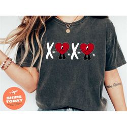 xoxo bad bunny heart shirt, couple shirt, valentines shirt, benito shirt, bad bunny shirt, bad bunny valentines shirt, x
