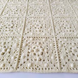 Crochet granny square baby blanket pattern easy with flower center farmhouse - Granny squares together instruction video