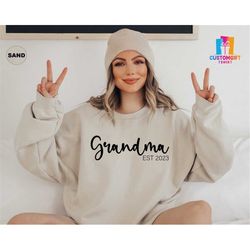 grandma sweatshirt, best grandma t-shirt, mothers day shirt, baby announcement tee, motherhood, mom life shirt, new gran