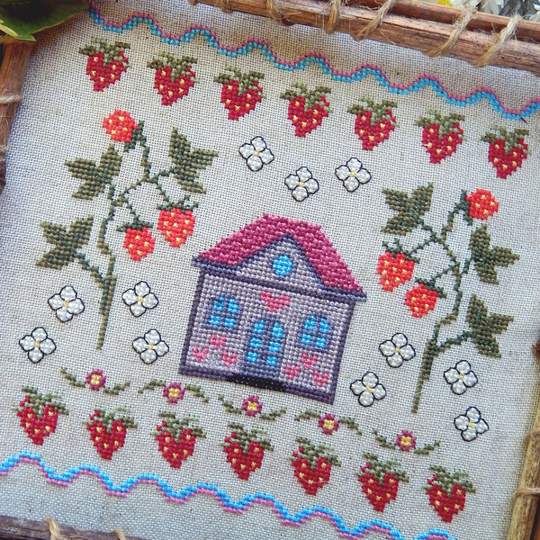 strawberry_cottage_cross_stitch_pattern.jpg