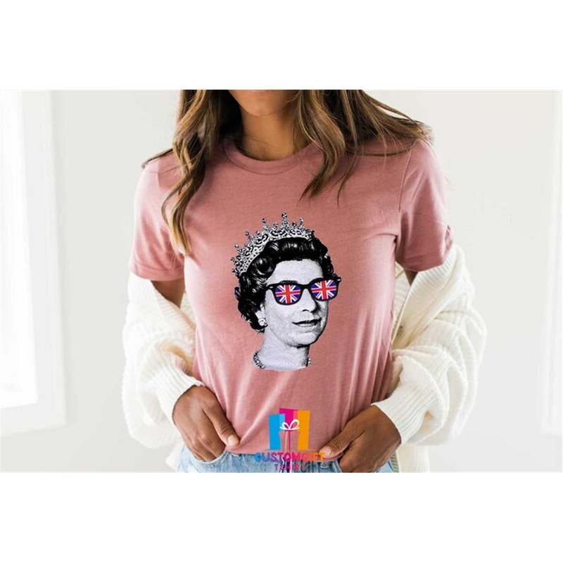 MR-1262023193840-queen-elizabeth-sunglasses-t-shirt-her-majesty-queen-image-1.jpg
