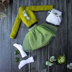 Set of clothes for doll: green clothes for Blythe, sweater