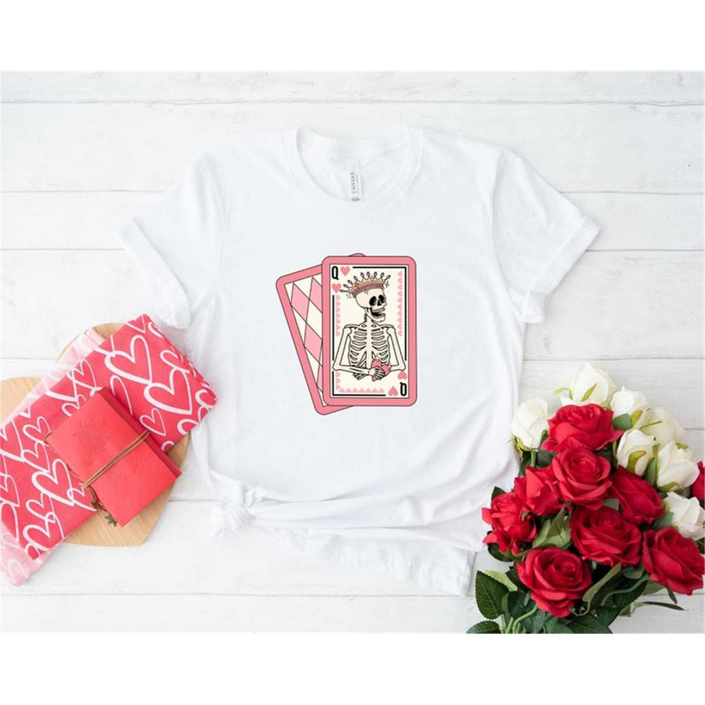 MR-146202384159-queen-of-hearts-graphic-tee-shirt-for-women-oversized-style-image-1.jpg