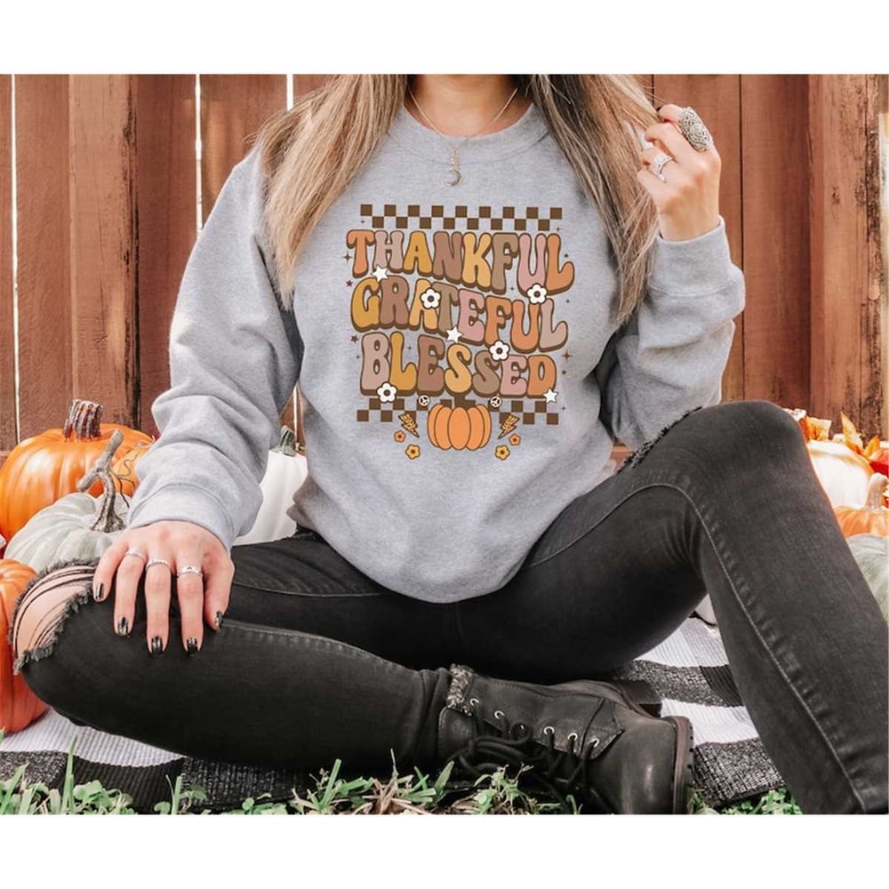 MR-1462023191431-retro-thankful-grateful-blessed-thanksgiving-shirt-sports-gray.jpg