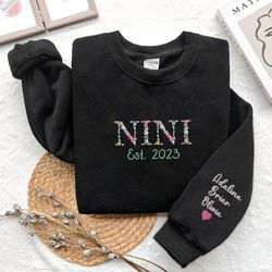 Personalized Nini Flower Embroidered Sweatshirt, Custom Nini Embroidered Crewneck With Kids Names, Gift For Mom